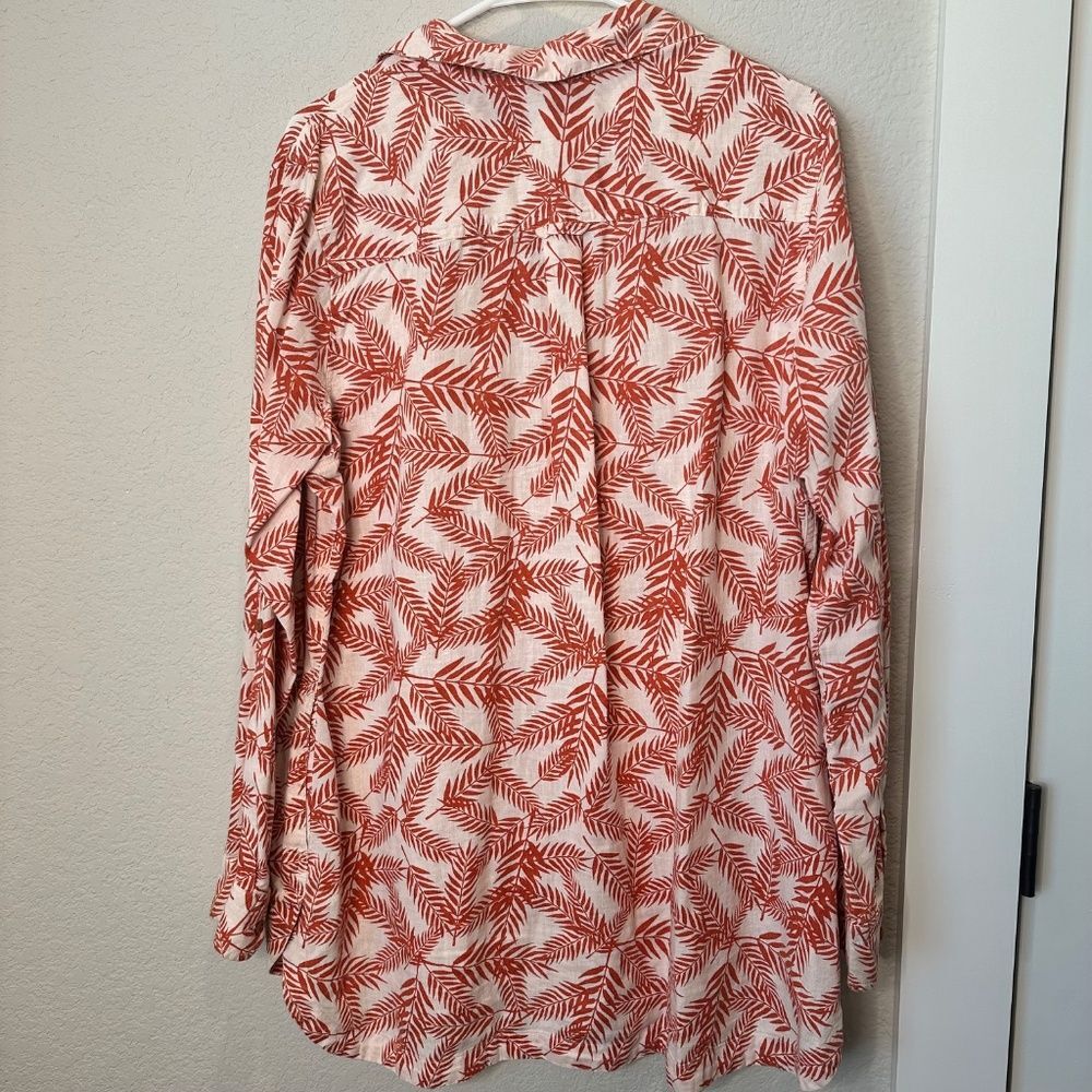 Duluth Button Front Top - Size Large - image 5